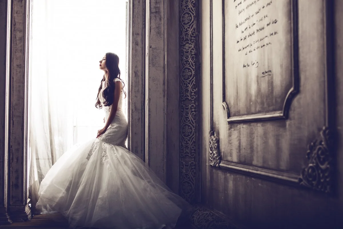 wedding_dresses_castle_bride-596687.jpg