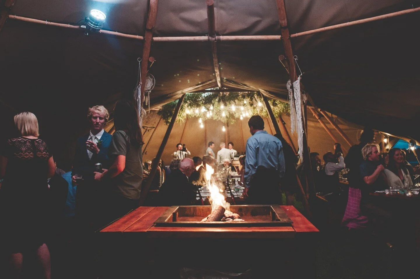 Winter is nearly here, time to get cozy and warm with our fire pit, doesn't it look spectacular?🔥 These enchanging embers warm up any chilly nights and create the ultimate cosy atmosphere that your guests won't forget.⁠
⁠
#tipilane #tipihire #venued
