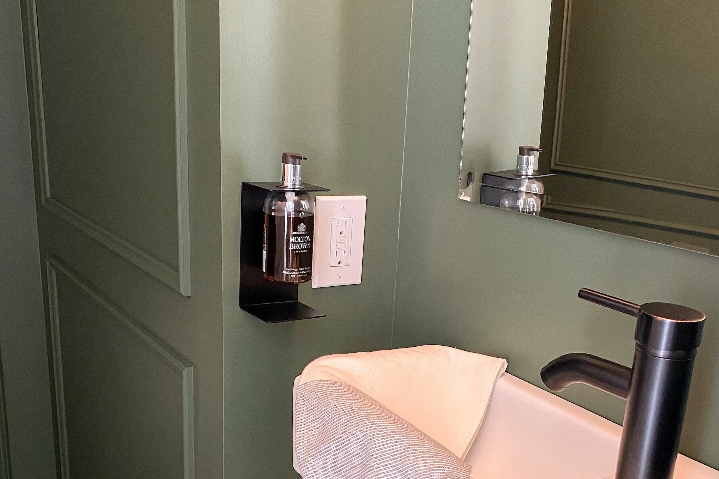 brakebill+powder+room.jpg