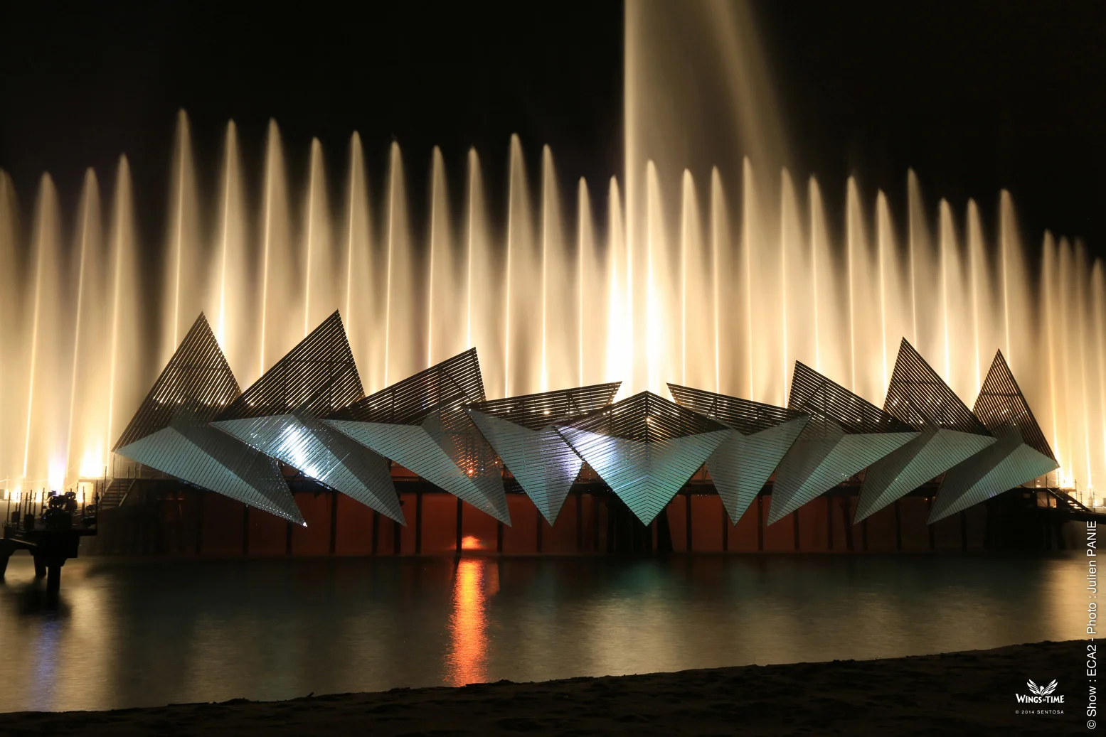 Experience a fusion of the latest multimedia effects against a signature backdrop and larger-than-life water screen.