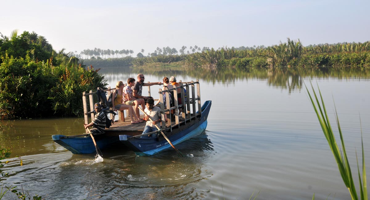 lagoon-tour-boat.jpg