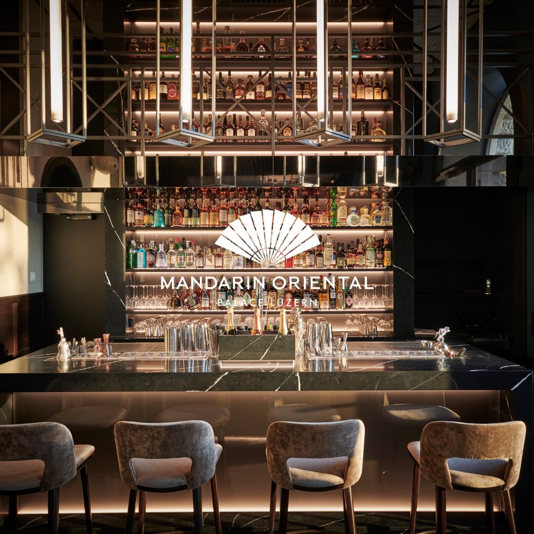 Pop-up! «Bar am Wasser» wird zur Bar am See! Dirk Hanys «Bar am Wasser» ist in Zürich Kult. Jetzt kommt sie nach Luzern – ins «Mandarin Oriental Palace».