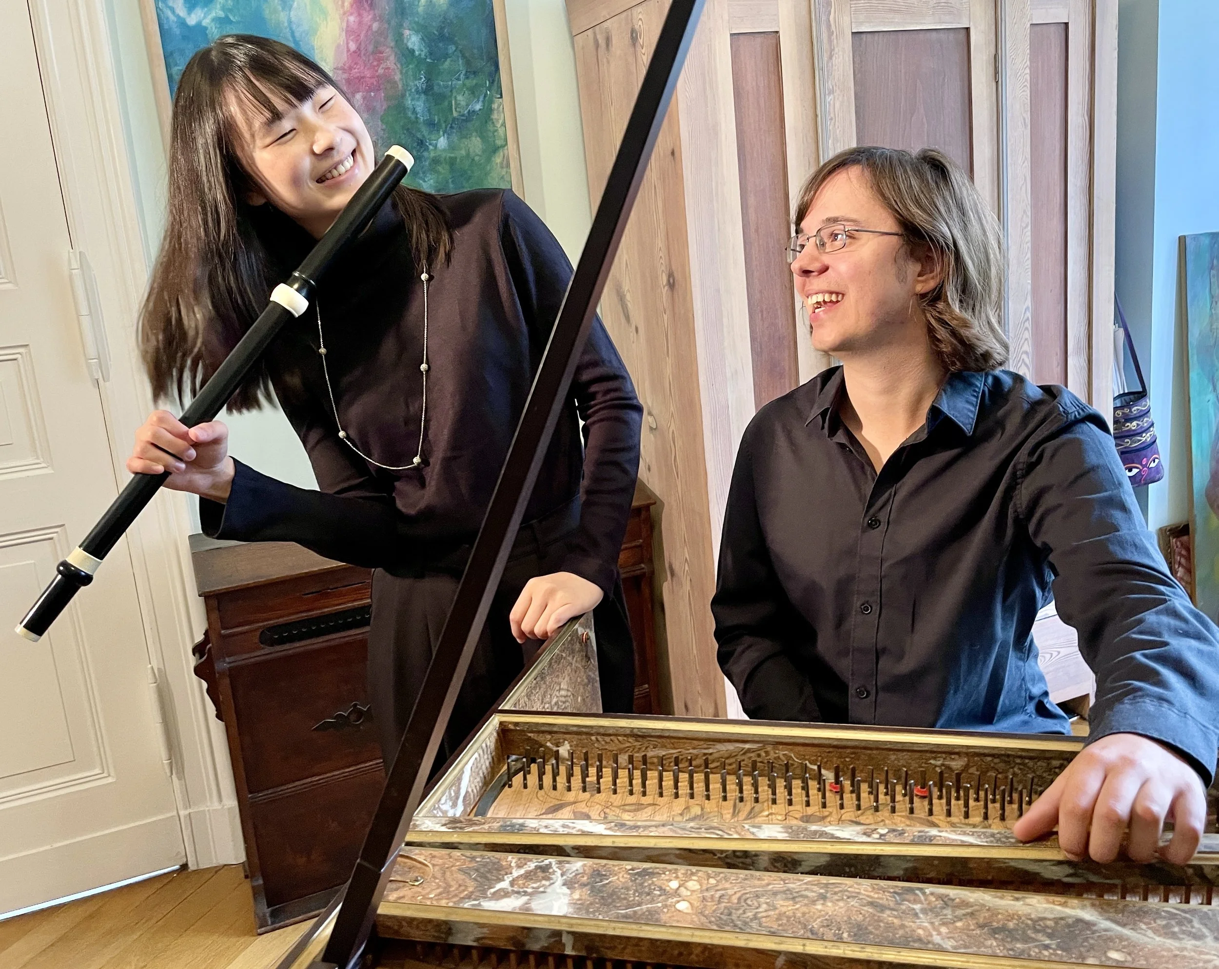 Flötentöne und Saitenknall mit Praewa Chumsilpsiri und Roman Wüstehube