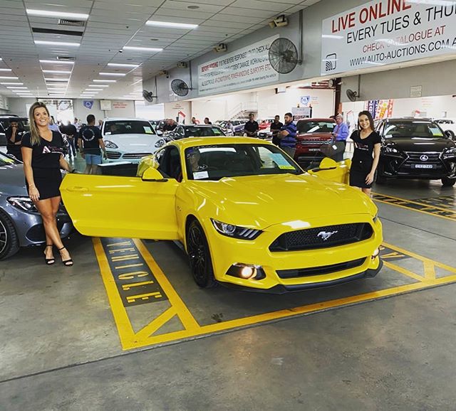 @auto.auctions have the fast cars and we have the girls @heffernanpromotions  perfect combination 👌🏻 Thank you for having us auto Auction team! 
#promostaff #cars #sell #staff #carauctions #activations #heffernanpromotions #promote #mustang 
@tash_