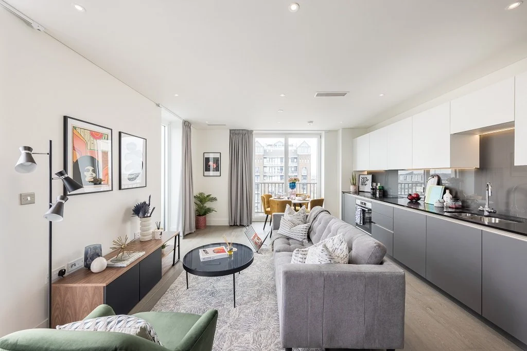 PICTET-PINNACLE FINANCE HAT-TRICK OF DEALS WITH LLOYDS BANKING GROUP