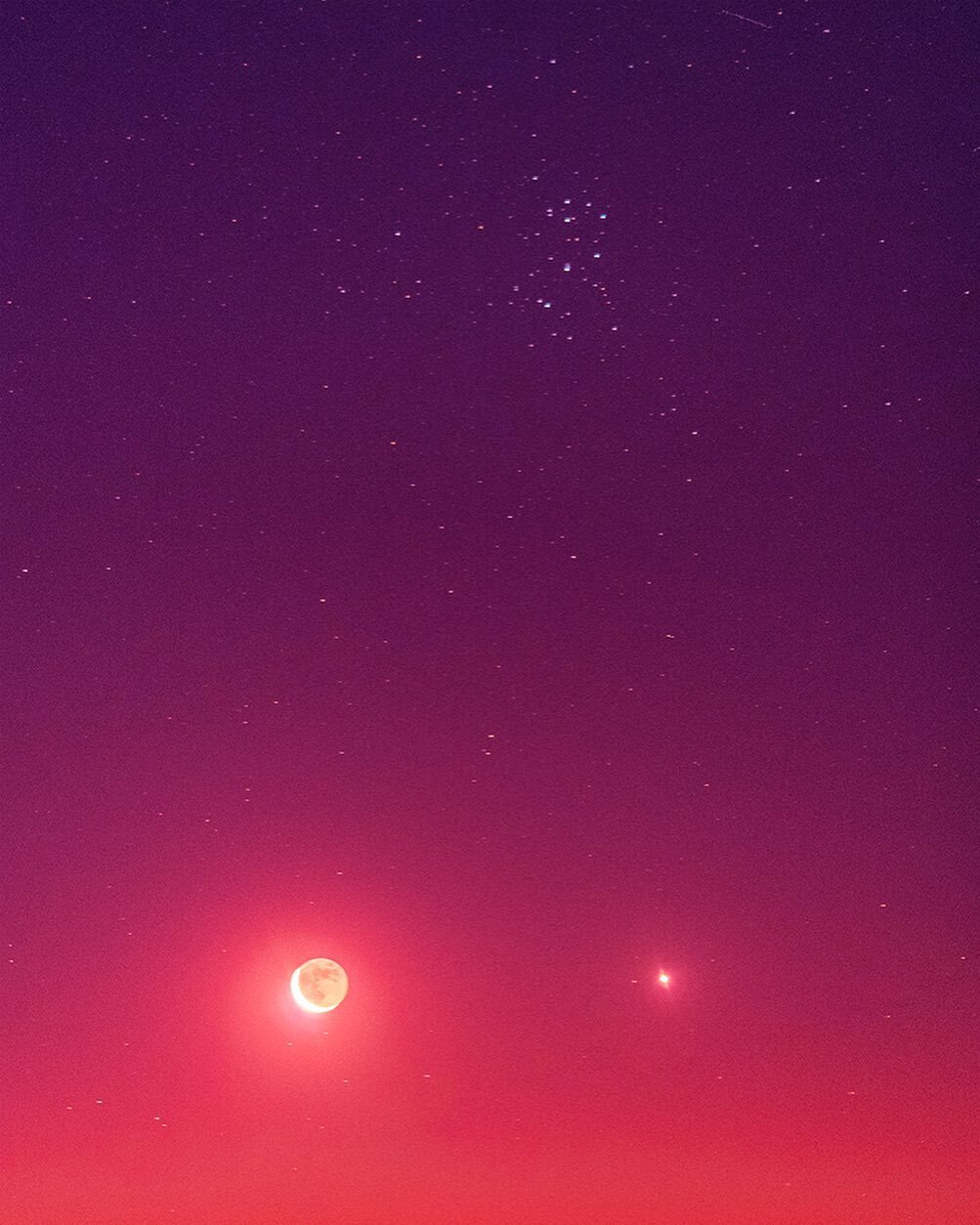 Incredible Moon, Venus and Pleiades conjunction this morning over Mono Lake in California with @babaktafreshi . A stunning end to an all-night imaging session.
.
.
.
#moon #venus #pleiades #conjunction #california #nosleep #upallnight