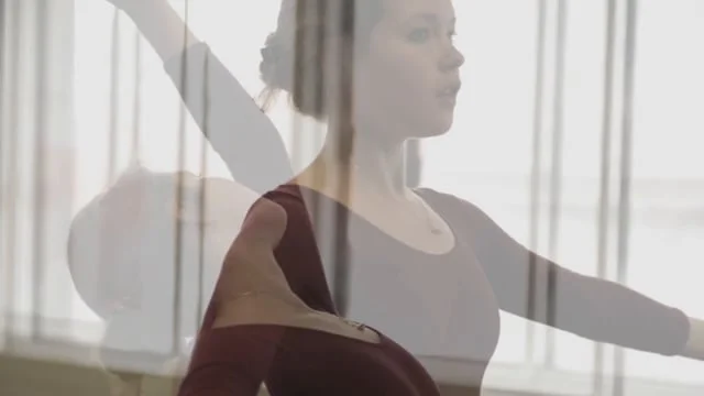 Studio Bizz - commercial - Advanced ballet class with France Dufresne