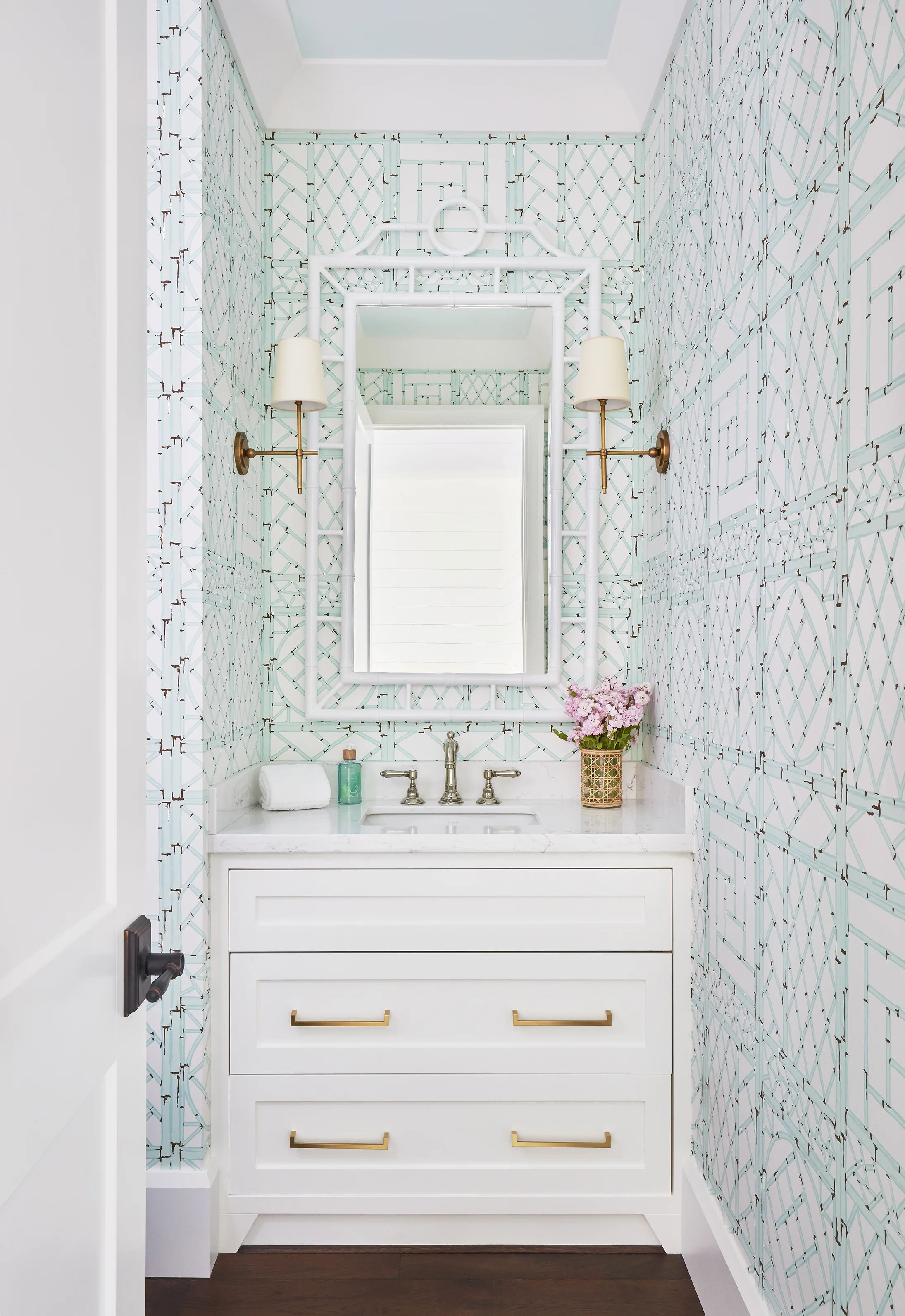 Quadrille Trellis Bath 20MB.jpg