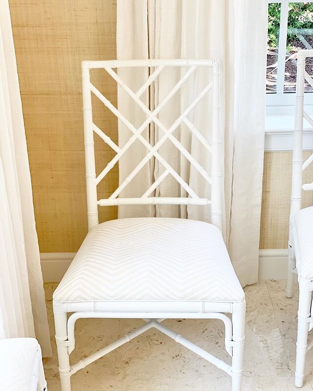 We gave the clients existing chairs a refresh with new cushions for this dining room. I love incorporating timeless pieces that tag along...it infuses the home with some history and meaning. Raffia, eyelet and chippendale make a great combination. 🤍