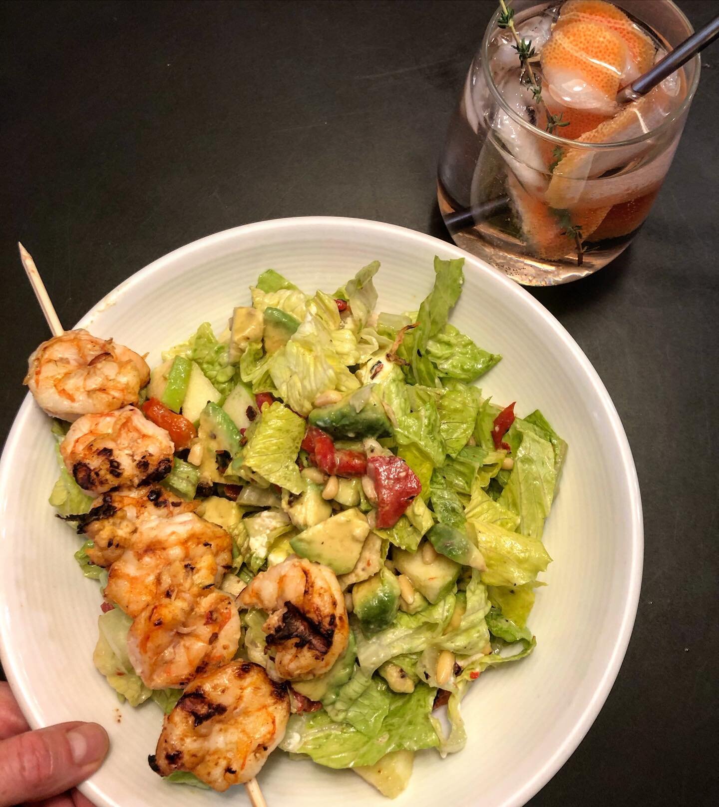 Happy Saturday!! My college days were spent working at Boston&rsquo;s Prudential location of @legalseafoods. I still have nostalgia about this salad, so recreated it tonight!!! Paired with my bestie @allegraeveangelo/ @getvinya tequila spritz!

2 hea