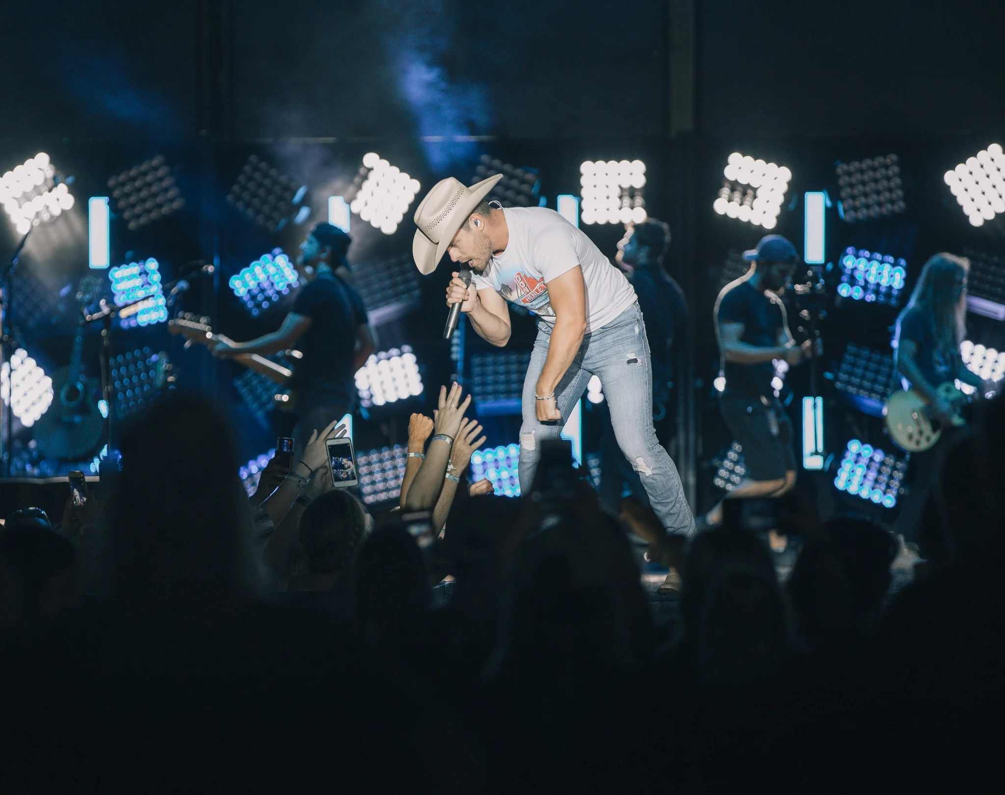 DUSTIN LYNCH