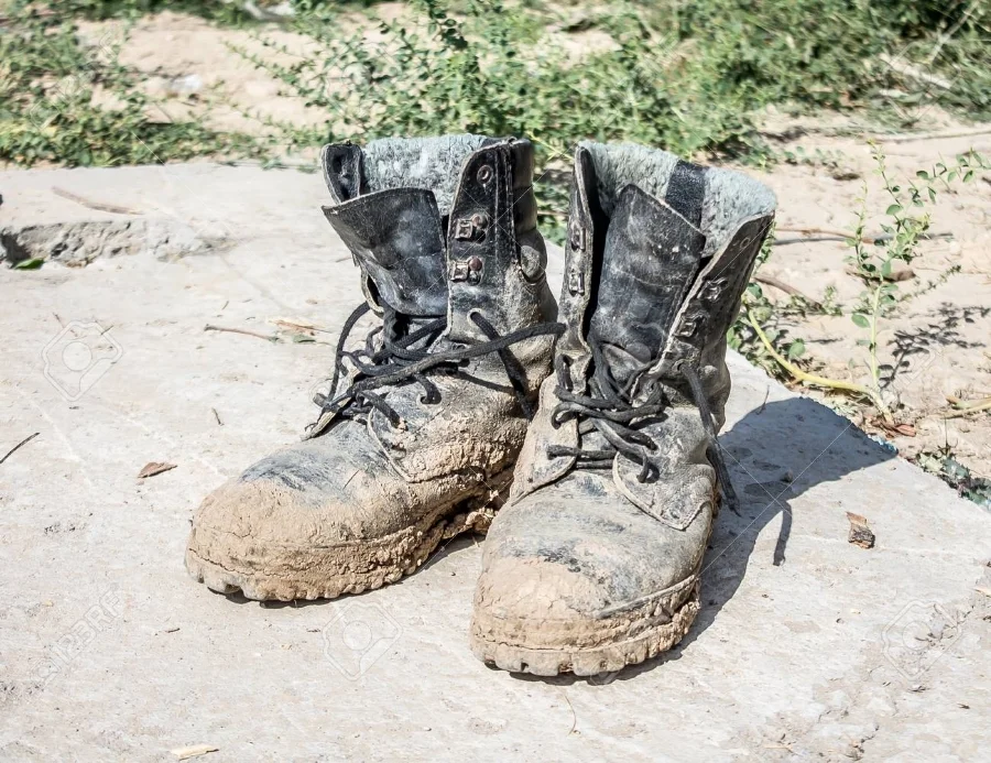 90703869-dirty-old-work-boots.jpg