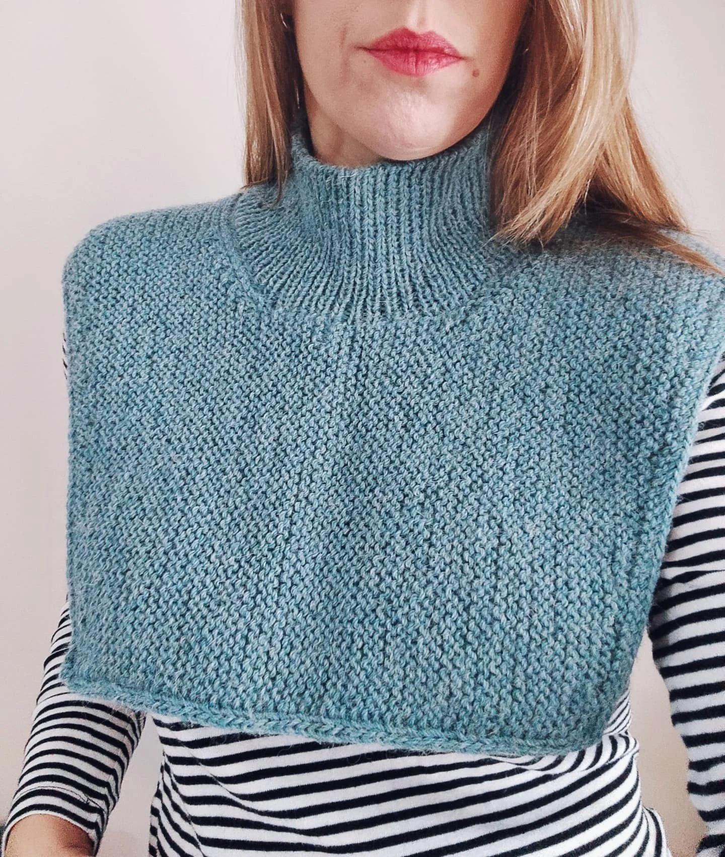 My Midland Neck by @_laurapenrose_ is definitely one of my favorite makes this year! 😻
.
I test knitted this pattern for her in size S and can say it is a wonderful pattern to knit up! If you're looking for a cozy and warm option for your neck &amp;