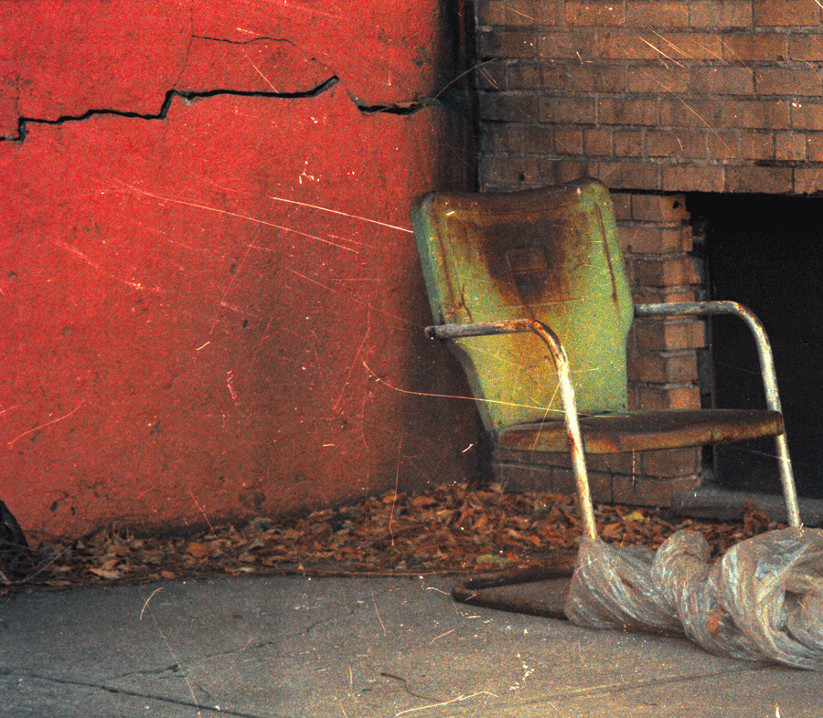 green-chair-red-wall.gif