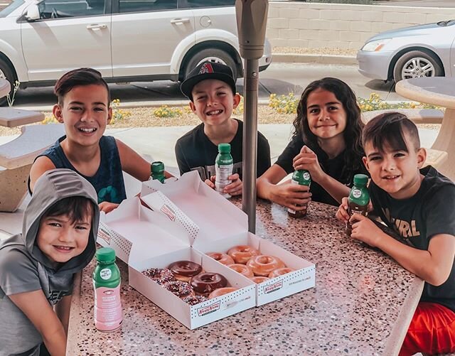 🍩🍩 National Donut Day 🍩🍩 &amp; this crew is pretty excited about the extra free donuts that @krispykreme is handing out today.
