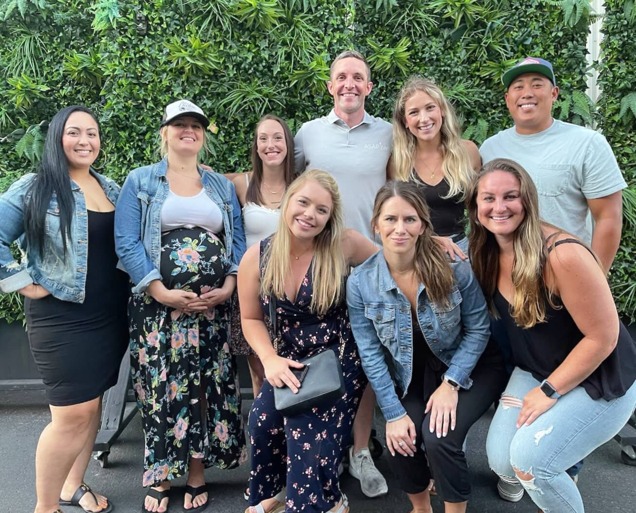 #throwbackthursday to last week's happy hour with some of our awesome nurses and Dr. G! 👩🏼&zwj;⚕️💉

Always a bonus when the people you work with are not only good at what they do, but fun to hang out with too! ☺️

Thanks @moderntimesbeer for the h