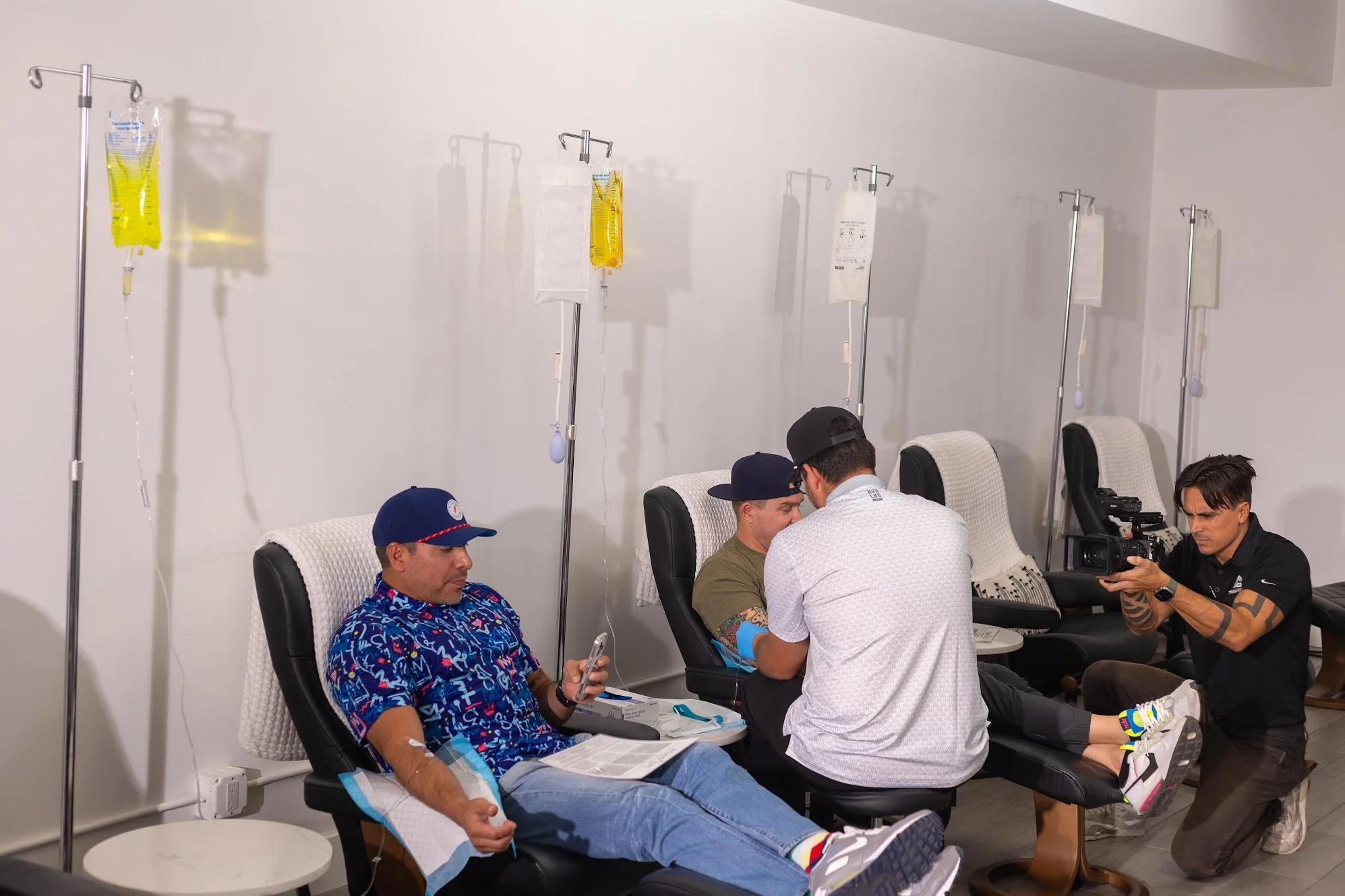 Why Travelers Are Booking Mobile IV Therapy This Summer