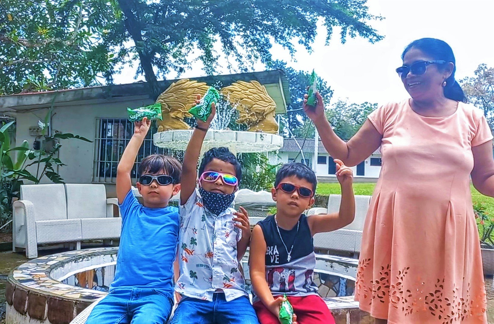  Pre-Kg and Kg: "English-as-a-Second-Language" students took a trip outside with Ms. Seema, to learn English vocabulary associated with "a sunny day." 