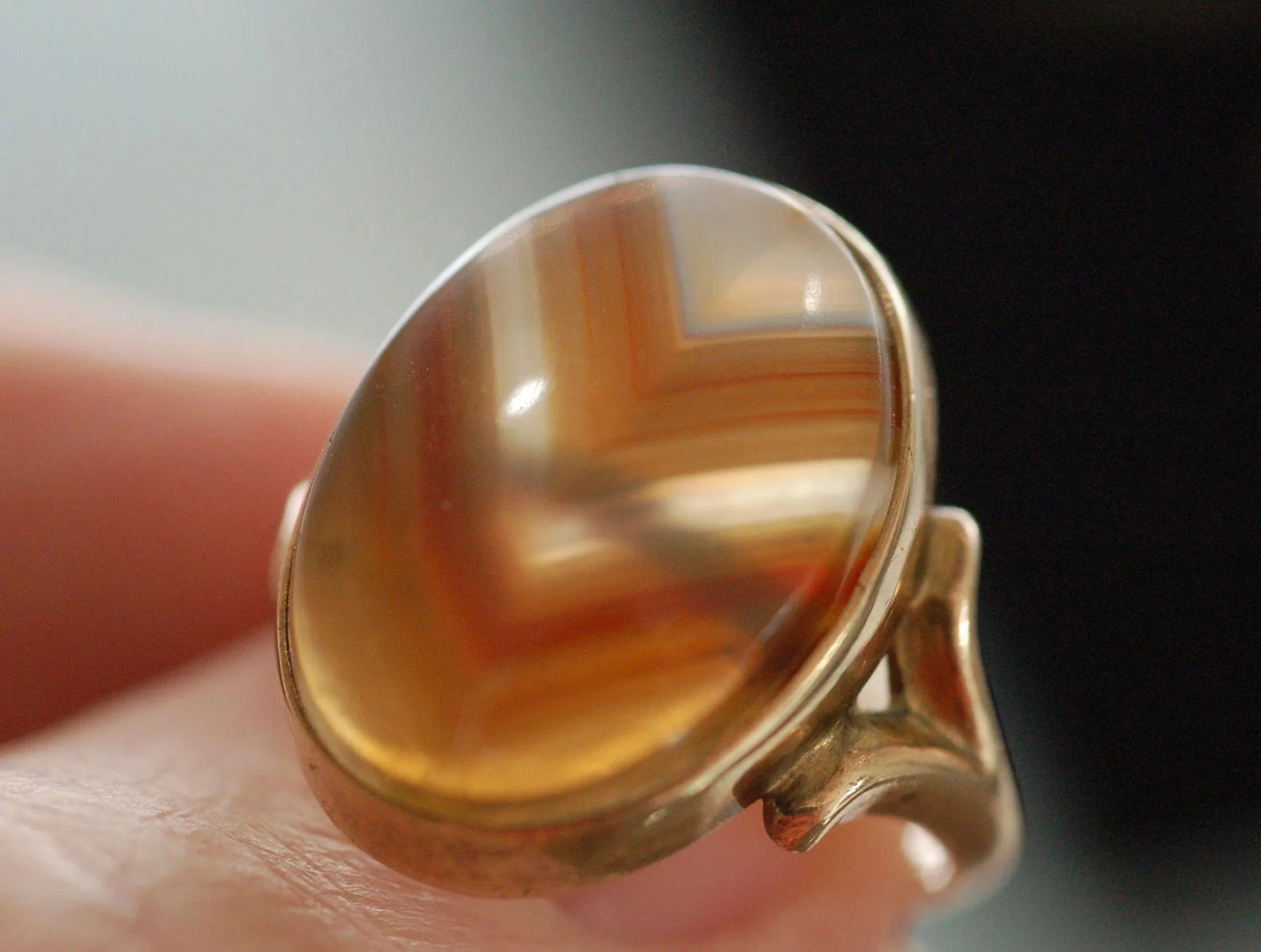 Antique-Victorian-Agate-Ring-Chevron-Pattern-full-3-2048-869-l-e2dbbe-ffffff.jpg