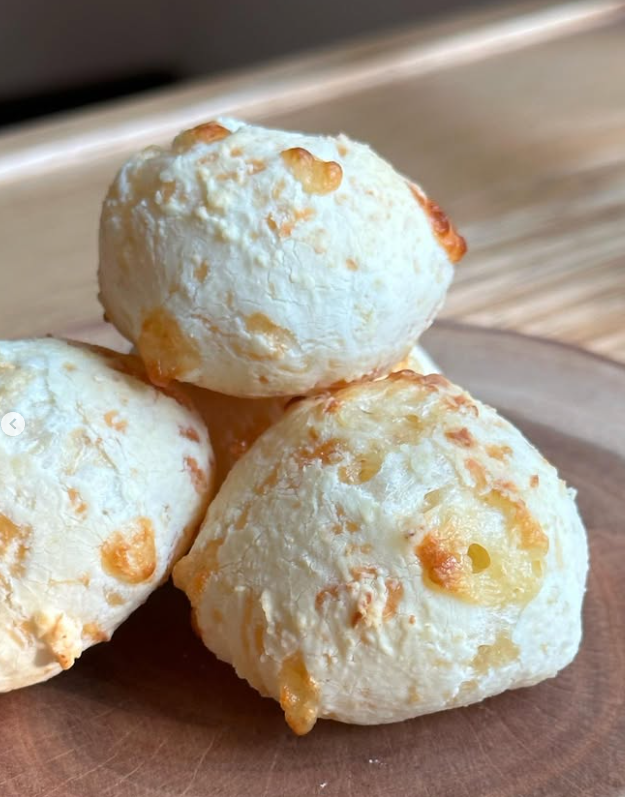 Brazilian Cheese Bread (Pão de Queijo)