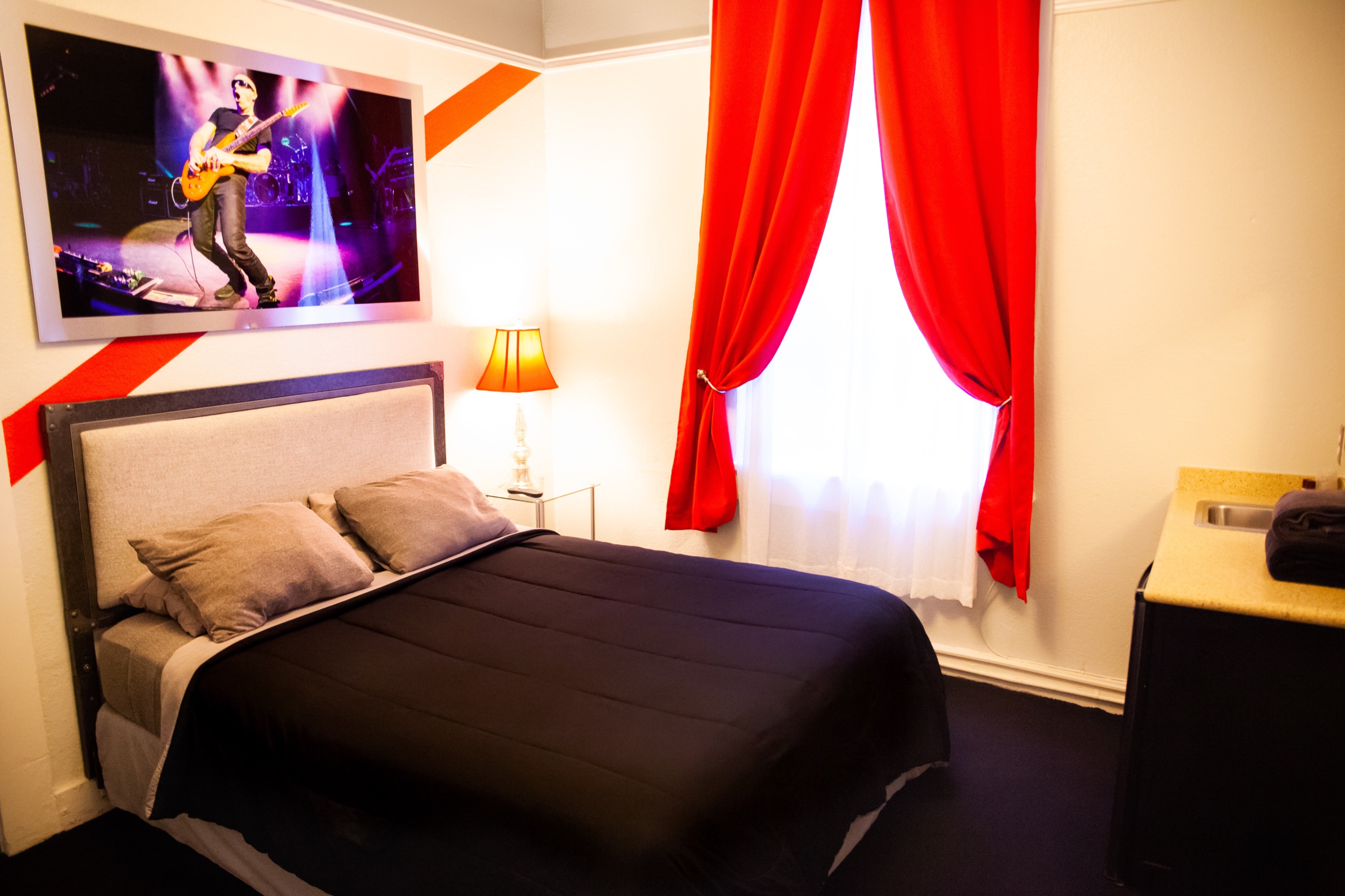 Queen Room.jpeg