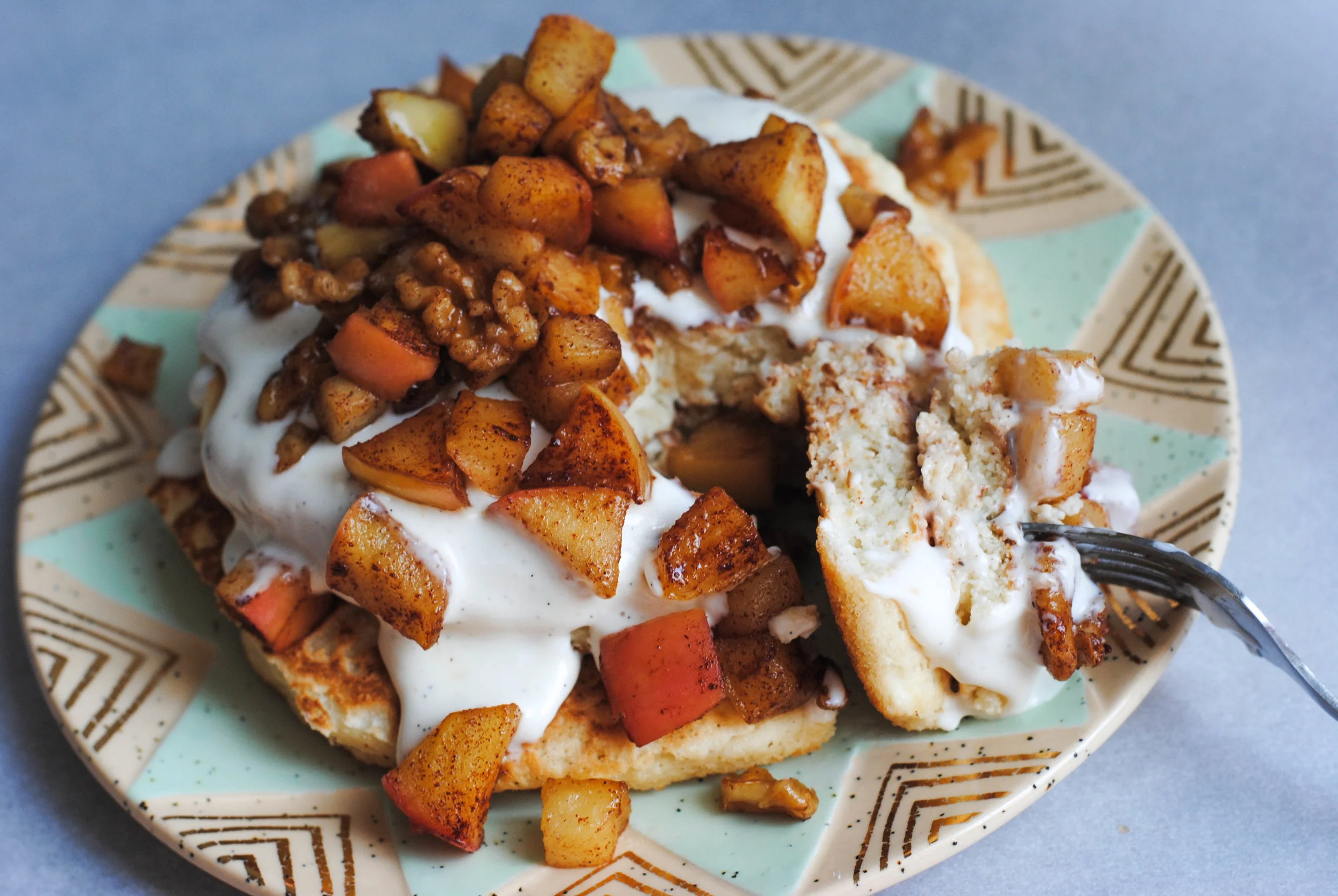 Spiced Apple Cheesecake Pancakes 