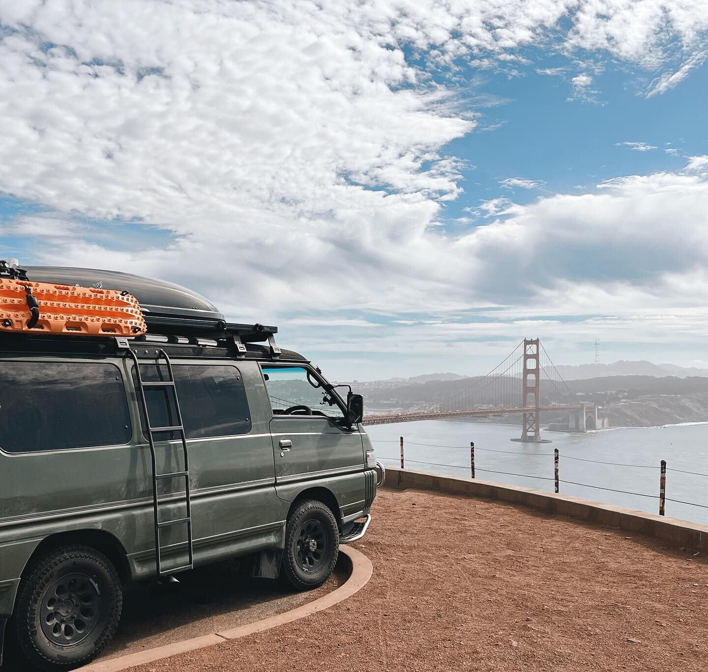 Reptar the California girl 🦖 💅🏾

Every now and then, we wish we had a bigger van, but parking in the city is never one of those times. 🤪