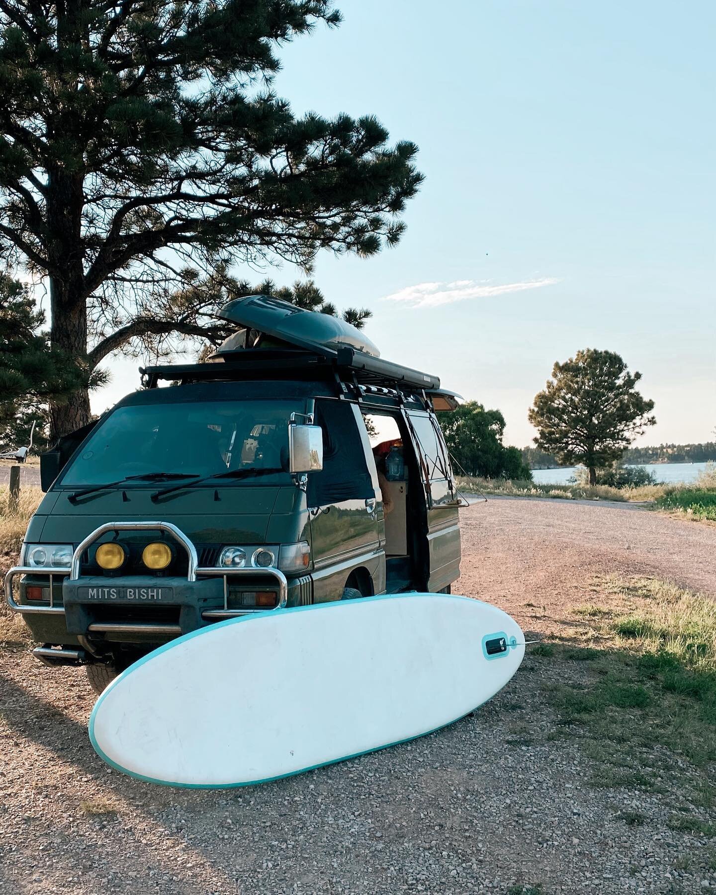 Had to take my SUP out at least once to justify hauling it around this whole country. The real question is&hellip; will I ever use my rollerblades that have been chilling in the roof box for months?! 🛼