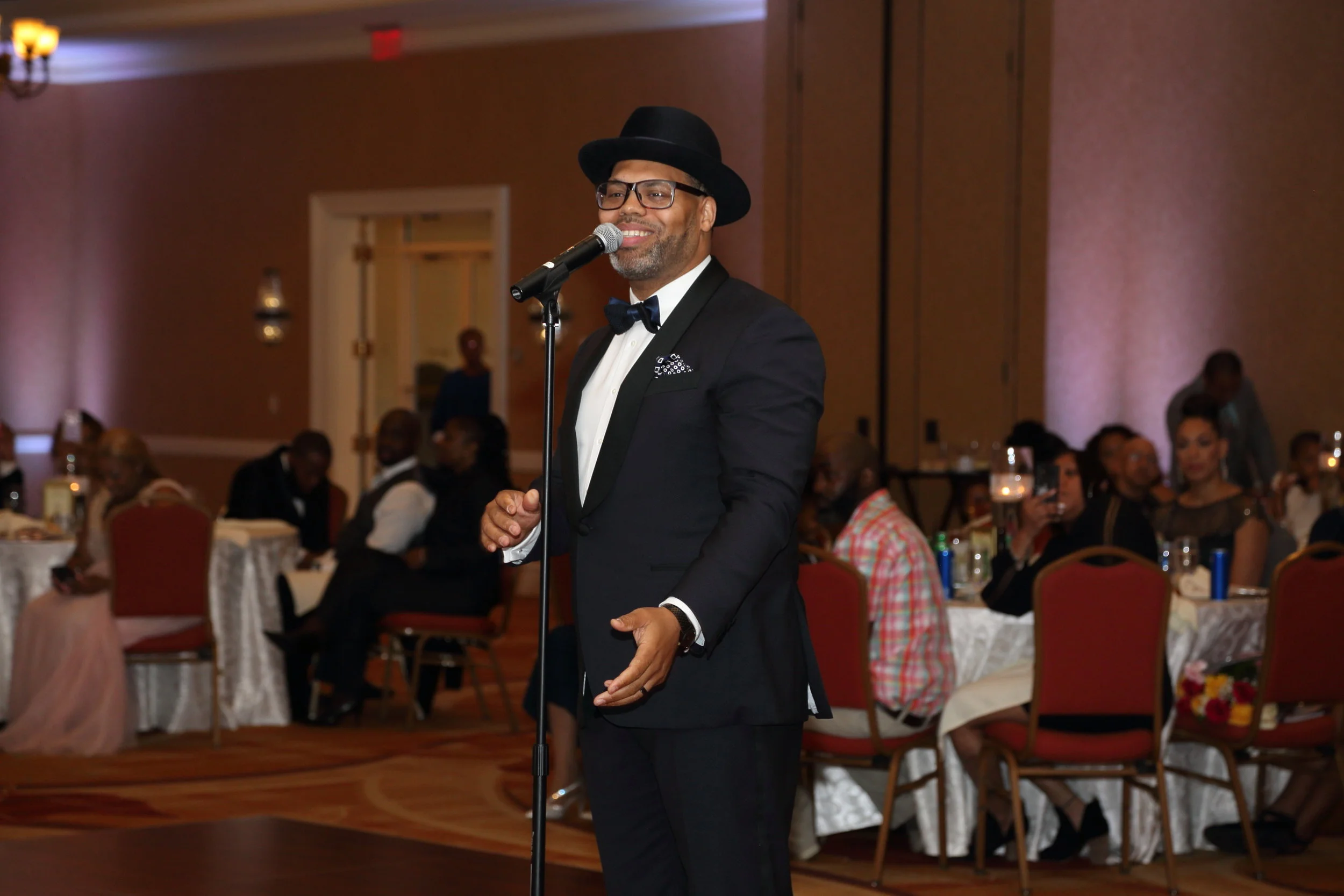 2-Time Grammy Nominated Eric Roberson Performs!