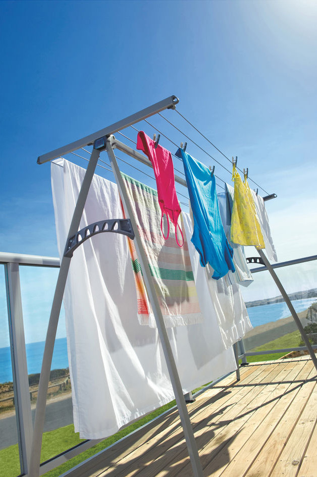 airdri-clothelines-portable-clotheslines-outside.jpg