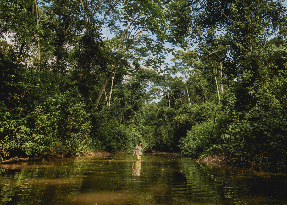 Isabel, wearing western clothes, enjoyed a quiet moment to herself, while searching for fish. It is hard to describe a "typical day" in the life of a Matsigenka family, because they differ depending upon the season of the year, the weather and the necessities of each family. Unlike people living in other places of the world, the Matsigenka are not used to working for anyone but their own families, a freedom they still have but is rapidly disappearing. April 24, 2016.