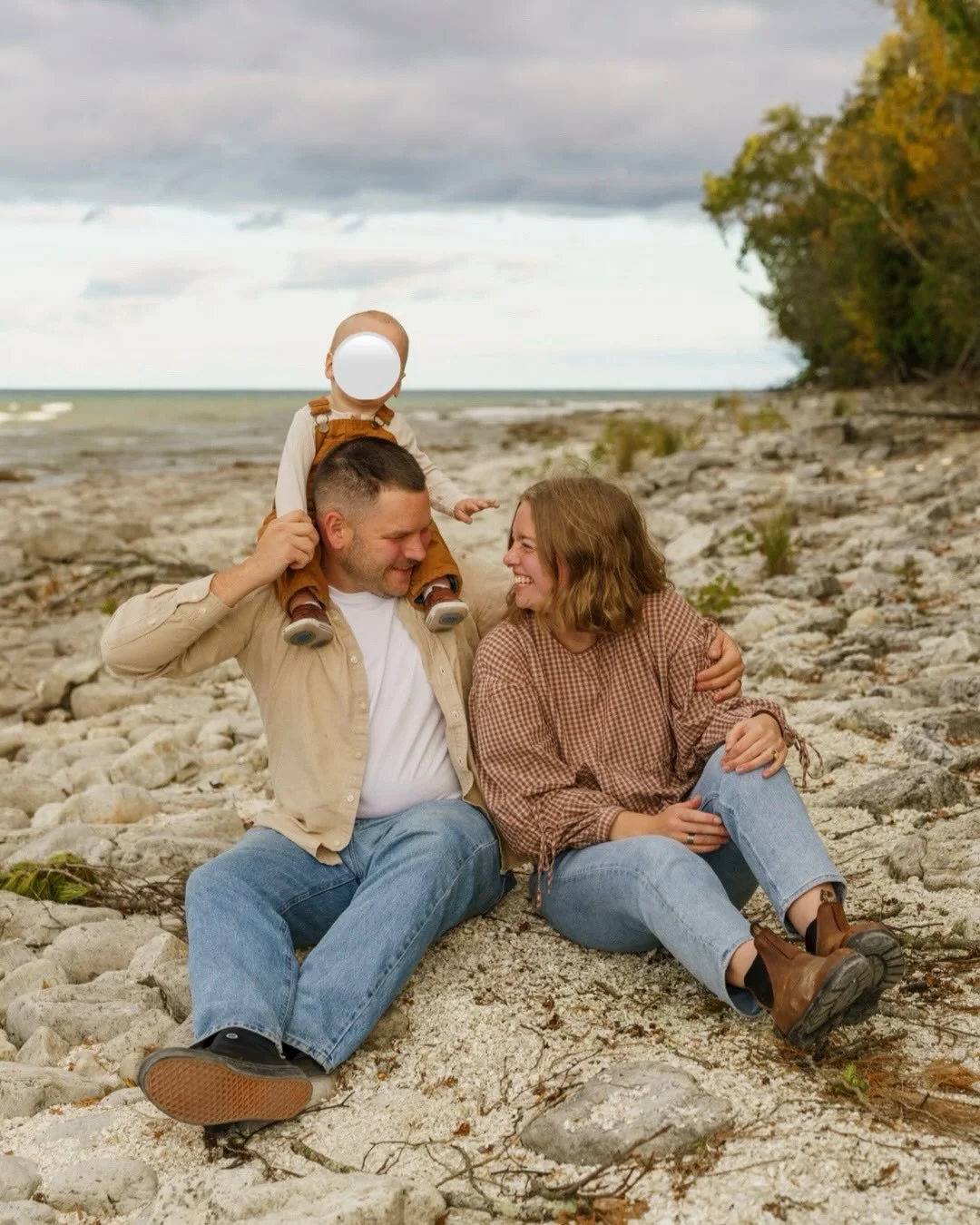 Throwback to camping in Door County last October with our close friends! We snuck in a little family session by the water! 🏕️