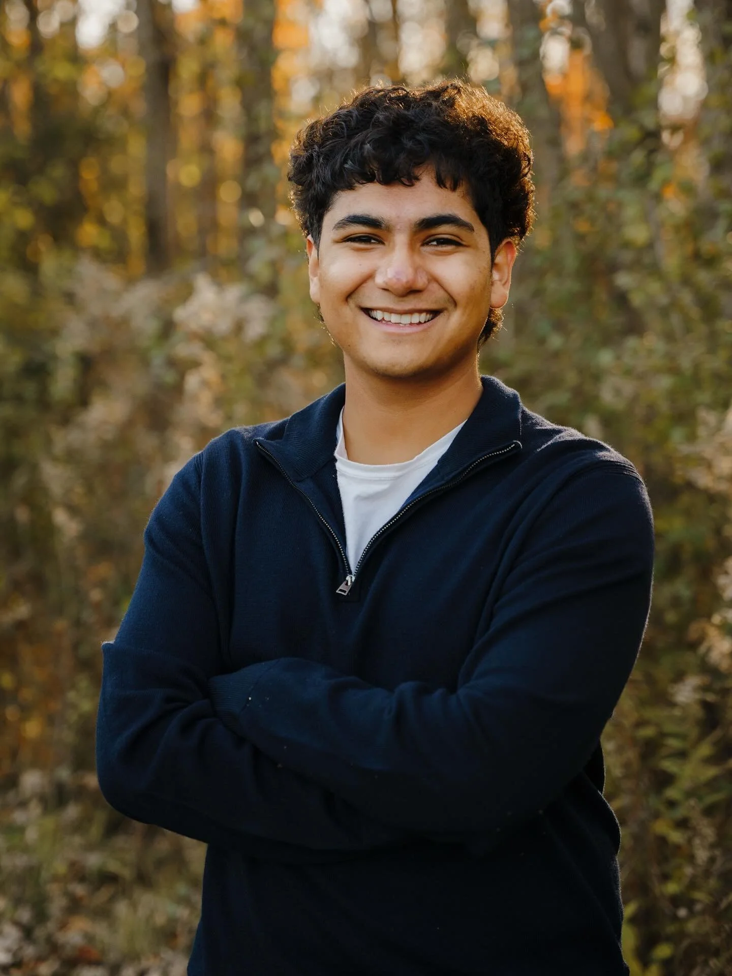 A senior session from the fall! We traveled to 2 locations for this one to combine a nature and urban setting 🤩