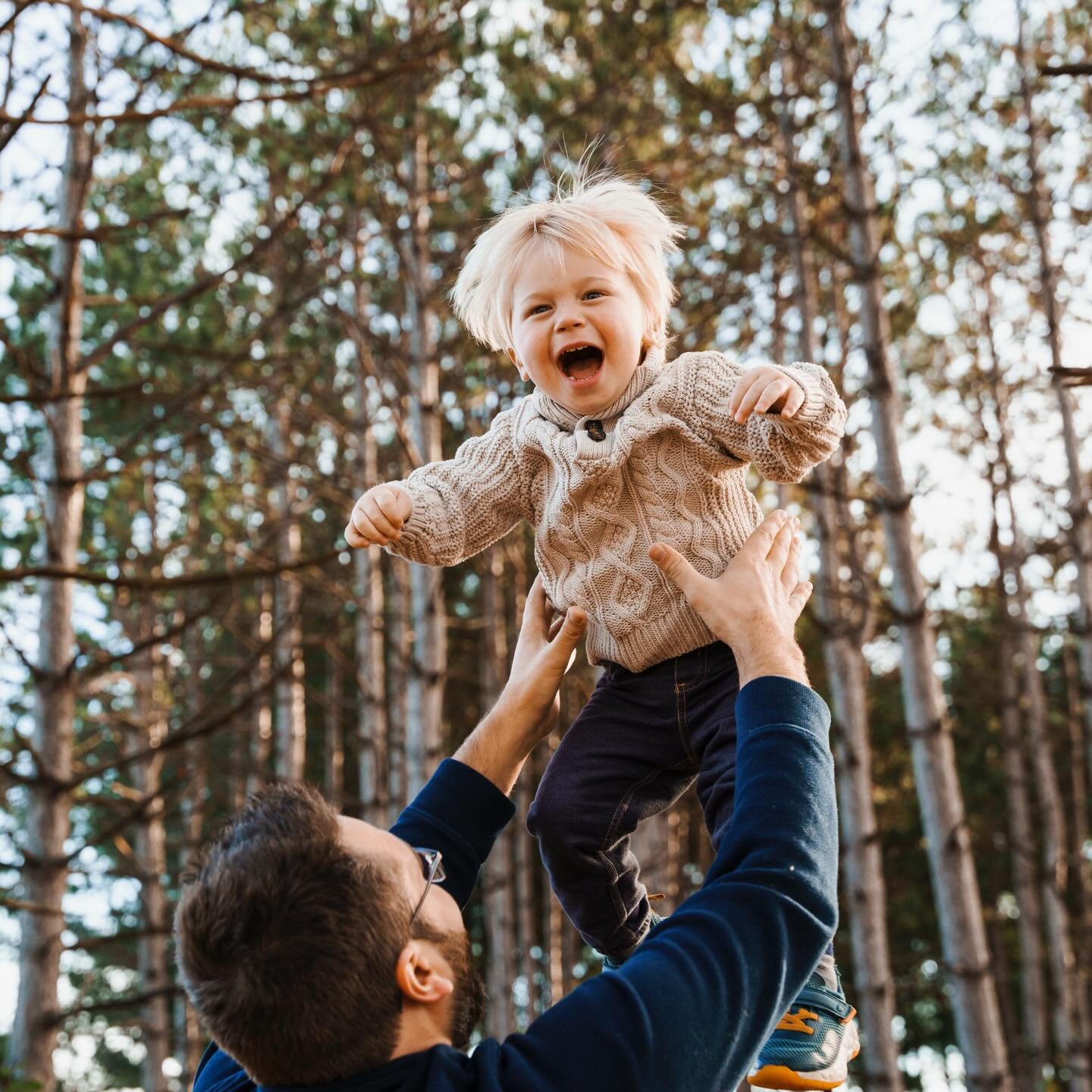 The happy, the silly, the funny, the reality of family photos! Joswick fam now on the blog- link in bio!

#appletonfamilyphotographer #appletonwi #appletonphotographer #foxvalleyphotographer #foxvalleywi