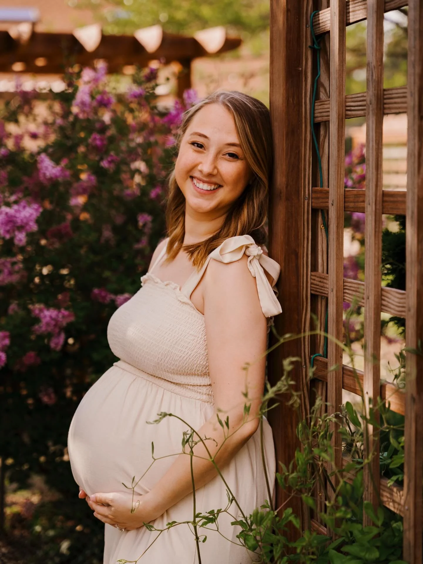 Couldn&rsquo;t help but share this sneak peek from a recent photoshoot with the Lamers family! How cute is this pregnant mama?! She&rsquo;s glowing!!!