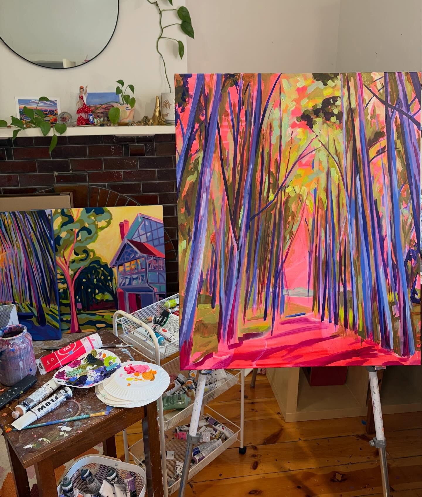 It&rsquo;s coming out of me, like lava today 🤣 

On the easel 😘 WIP
Some days.. it just flows 💫 
.
.
.
.
.
#studio #artstudio #wip #landscapepainting #southaustralianartist