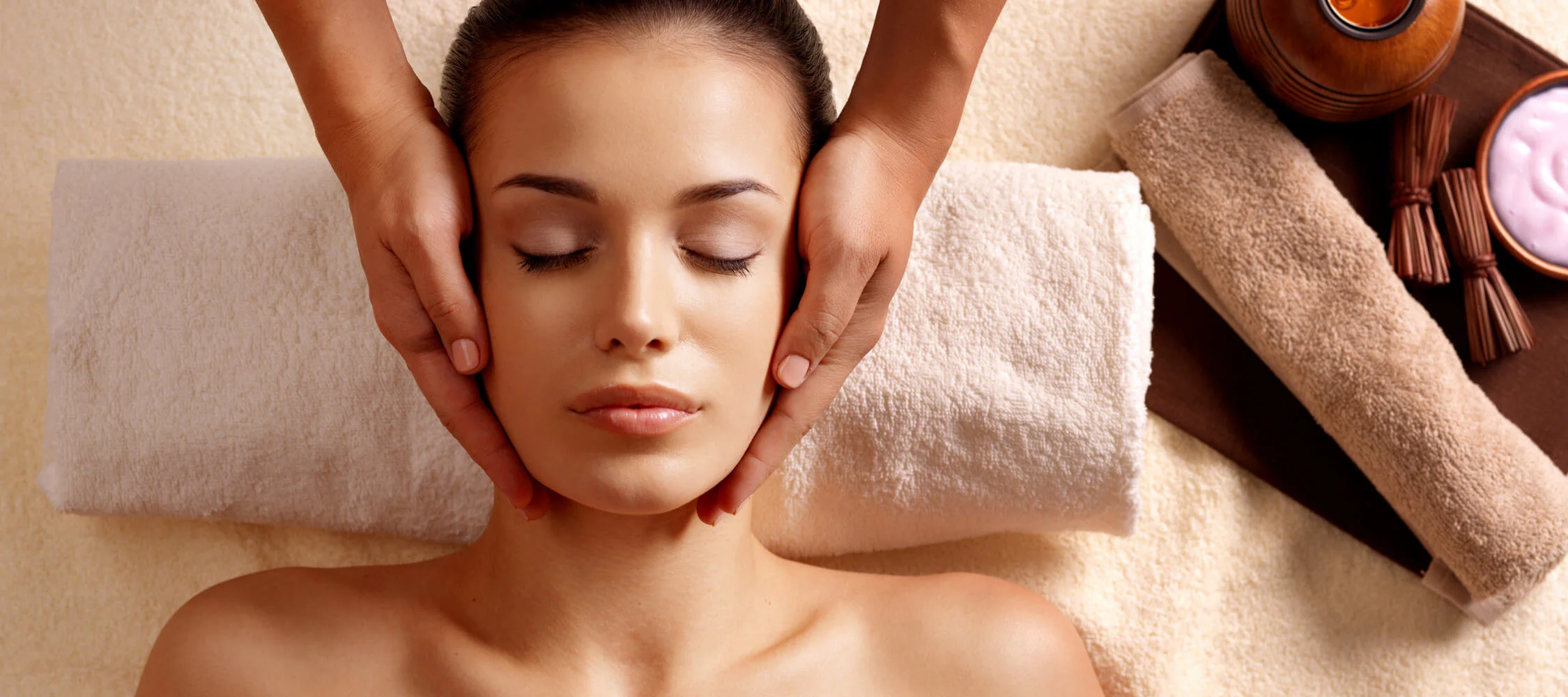 City_Hotel_Merano_Spa_Massage_Kopf_Nacken_46871502_2250x1000.jpg