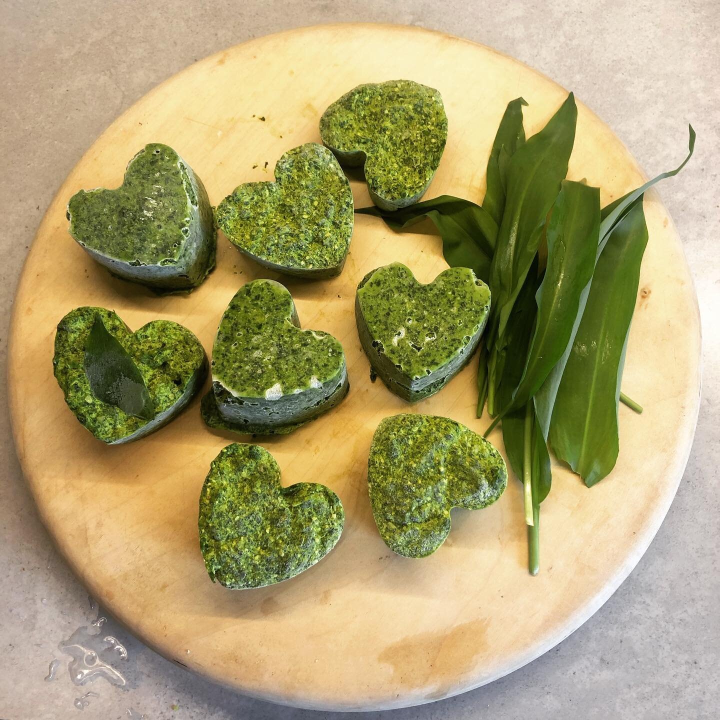 Wild garlic frozen hearts. Not for Vampire consumption. Just a bit of unrelated to jewellery activity. Why not try making Wild Garlic Pesto it really is so easy and very yummy. Why not go down to the woods today. 
.
.
.
#wildgarlic #wildgarlicpesto #