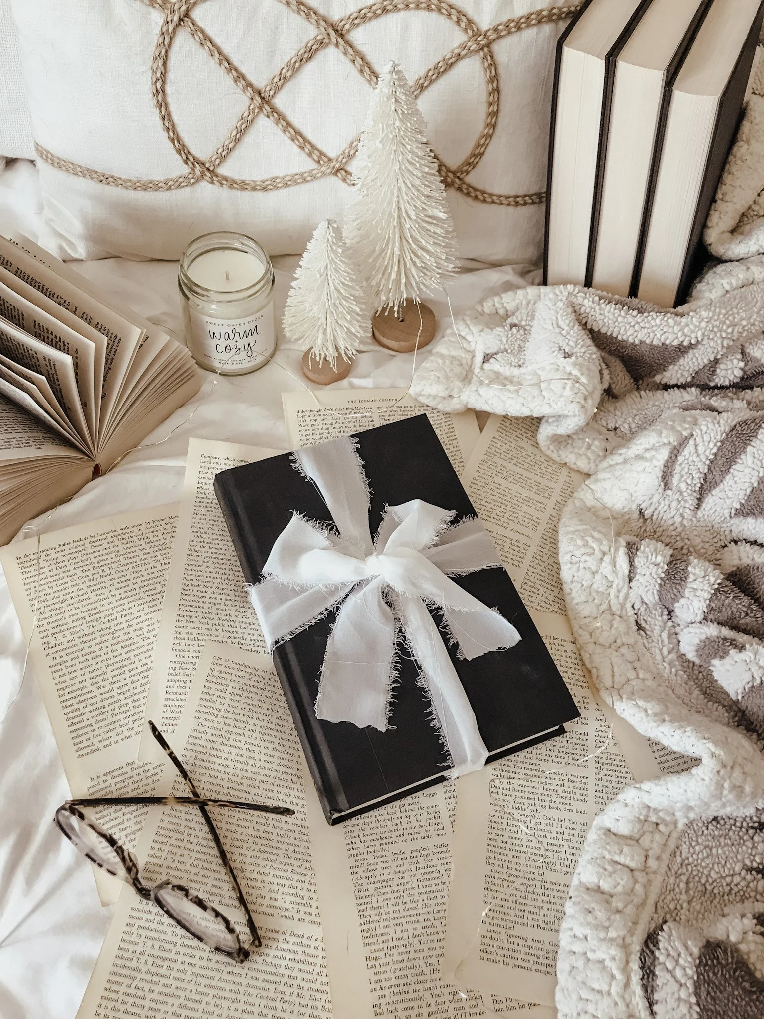 A Gift Guide For Bookworms