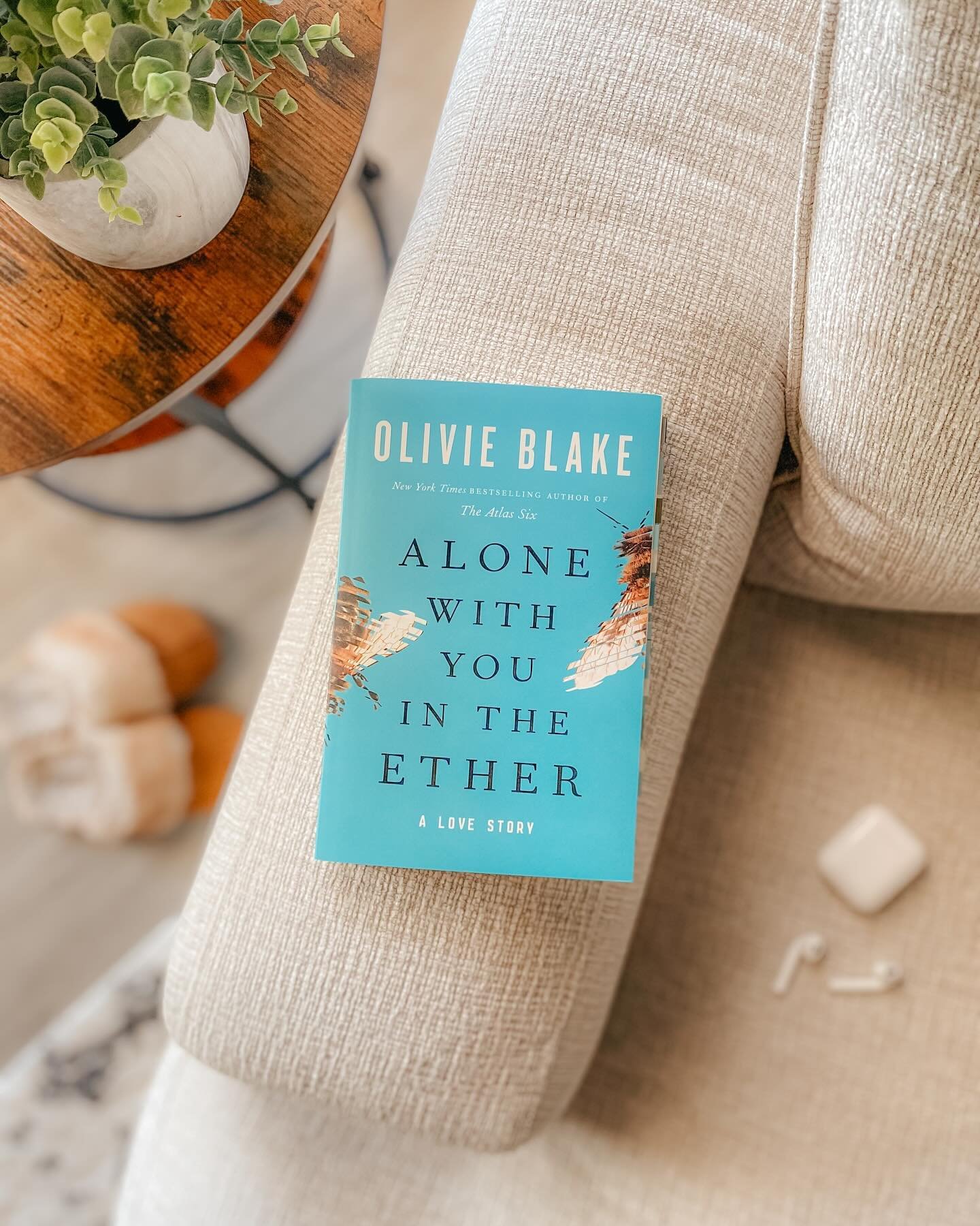 &bull; ALONE WITH YOU IN THE ETHER  r e v i e w

Wow. I love stories like this. Ones that are wildly profound and emotionally wrought. Ones that end up staying with you long after you&rsquo;ve finished them, that become apart of who you are upon turn