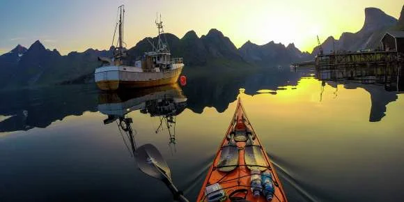 Kayak_Kjerkfjorden_Lofoten_2_1_18ee75b8-674e-4e53-aa24-8a5a77caf88d.jpg