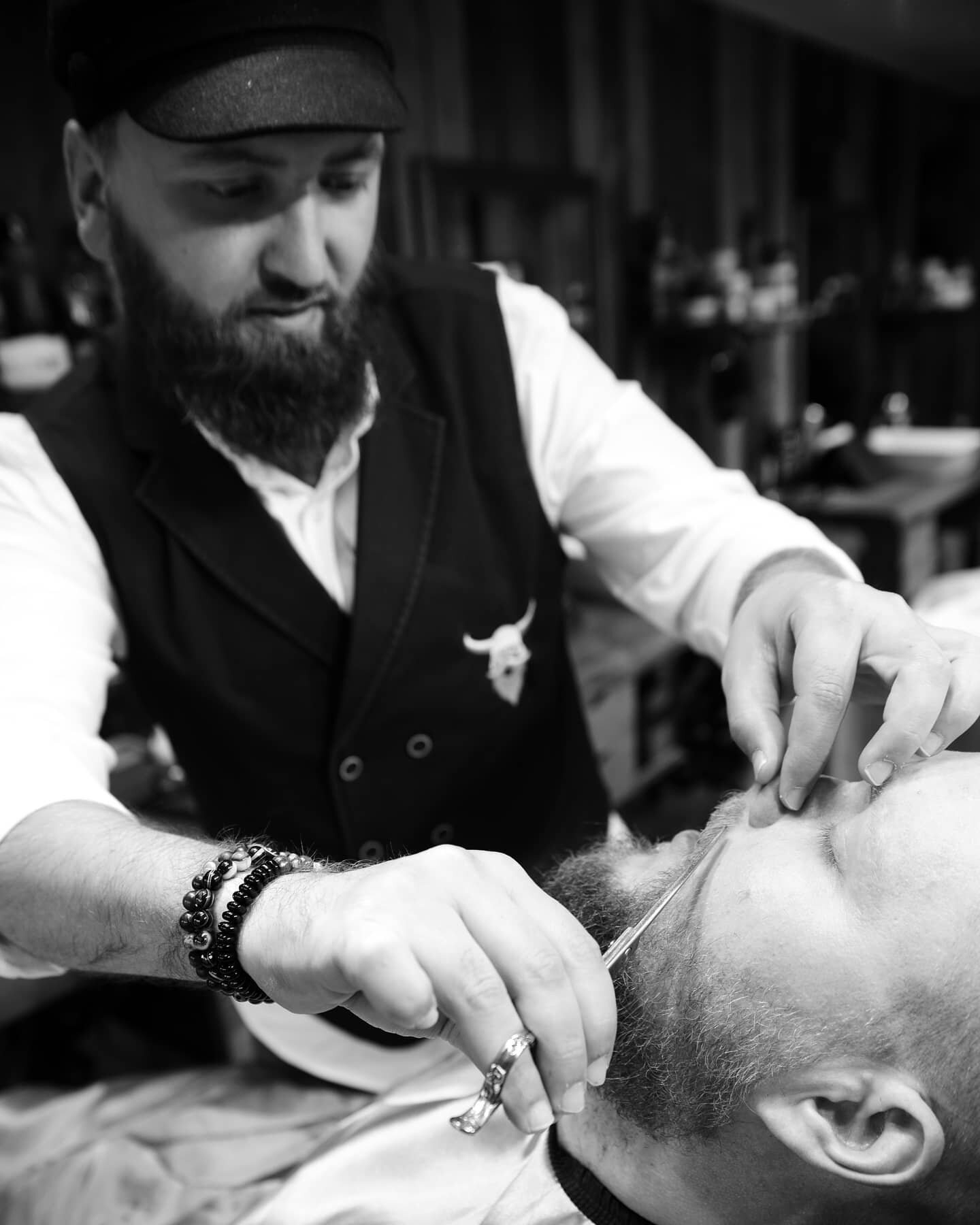 Are you ready for weekend ? We are open  longer every Friday 👌 Feel free to walk in 😁

#tonsorialparlor #arundel #westsussex #bestbarbershop #hair #male #maletrends #barbering #barberlife #fadegame #luxury #style #hairtrends #grooming #internationa