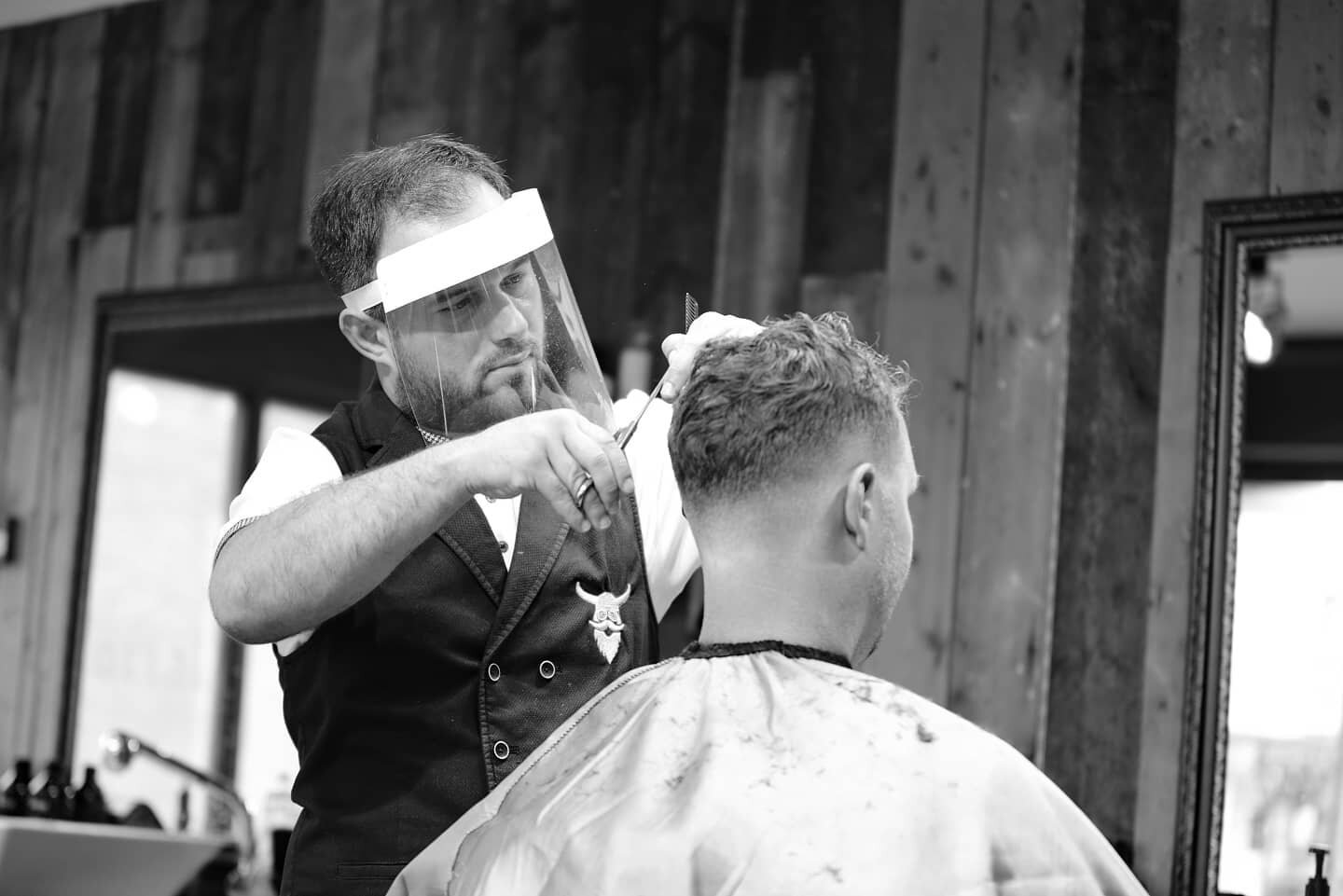 #tonsorialparlor #arundel #westsussex #bestbarbershop #hair #male #maletrends #barbering #barberlife #fadegame #luxury #style #hairtrends #grooming #internationalbarbers #behindthechair #menshair #scissors #menshaircut&nbsp; #barber #haircut #menstyl