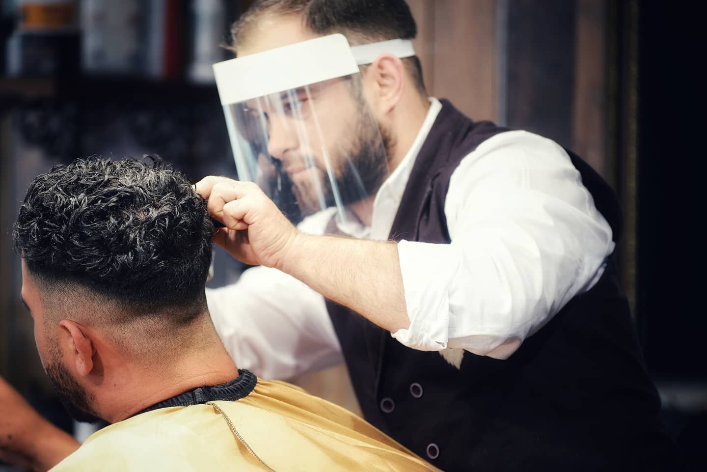 #tonsorialparlor #arundel #westsussex #bestbarbershop #hair #male #maletrends #barbering #barberlife #fadegame #luxury #style #hairtrends #grooming #internationalbarbers #behindthechair #menshair #scissors #menshaircut  #barber #haircut #menstyle #me