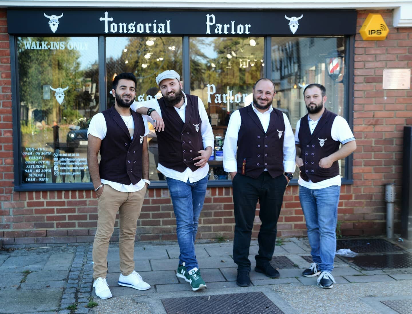 Good morning Folks ‼️
Are you ready for weekend ❓👌
Our amazing team is waiting for you! ✂️
Feel free to walk in 😁😷

#tonsorialparlorarundel #arundel #westsussex #bestbarbershop #hair #male #maletrends #barbering #barberlife #fadegame #luxury #styl