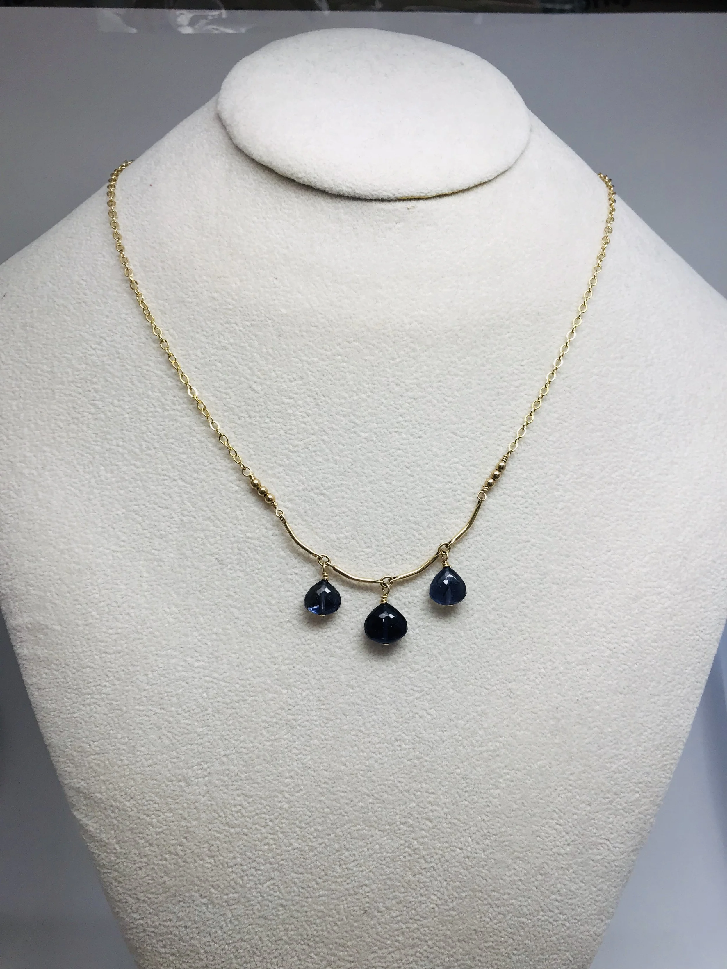 Trio of sapphires necklace