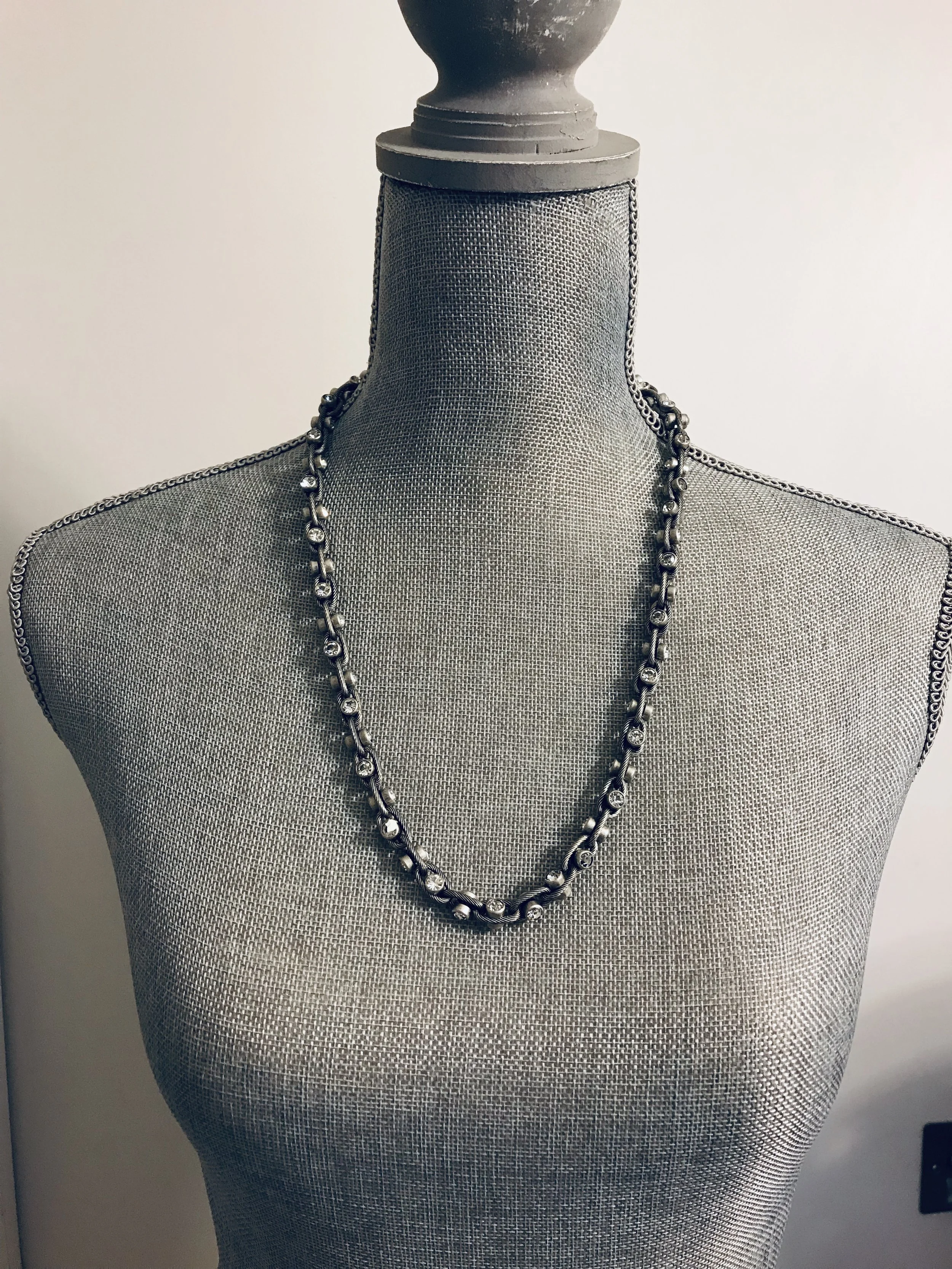 Amazing rhinestone chain