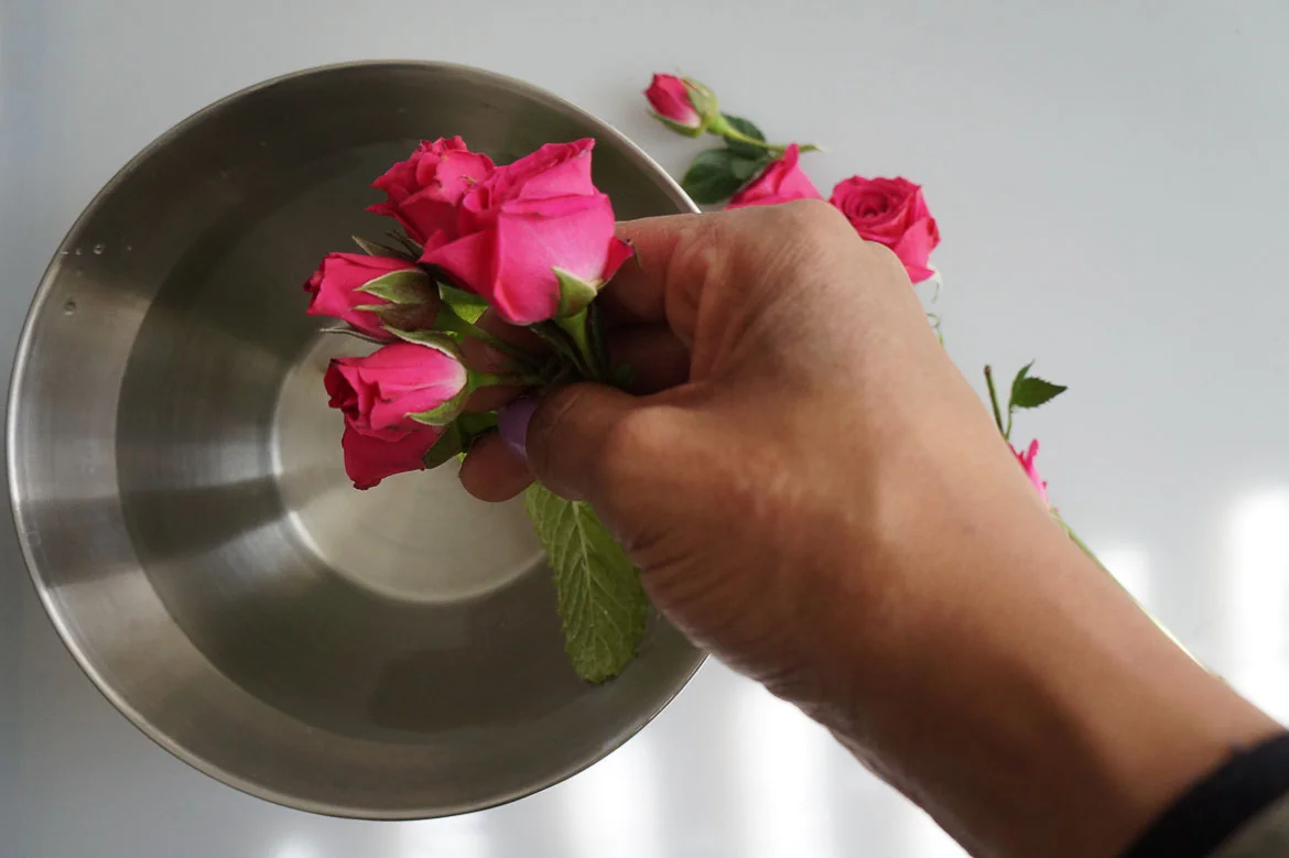 Andrea Fenise Memphis LIfestyle Blogger and Slow Living Blogger shares a herbal self care bath with roses and mint