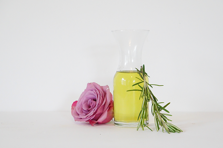Andrea Fenise Memphis Lifestyle Blogger and Memphis Wellness Blogger shares a DIY Grapeseed Oil for eczema