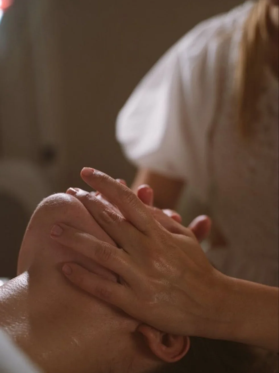 Whats handy to know about oil Cleansing .. 

🌱 Massage an oil cleanser directly onto your skin encouraging lymphatic, oxygen and nutrient flow, whilst gently lifting away make-up, sunscreen and daily debris. Use cool or warm water and a gentle face 